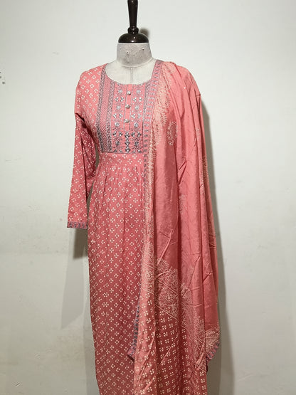 OFFER SALES READY TO WEAR SETS  -  IHA 35622