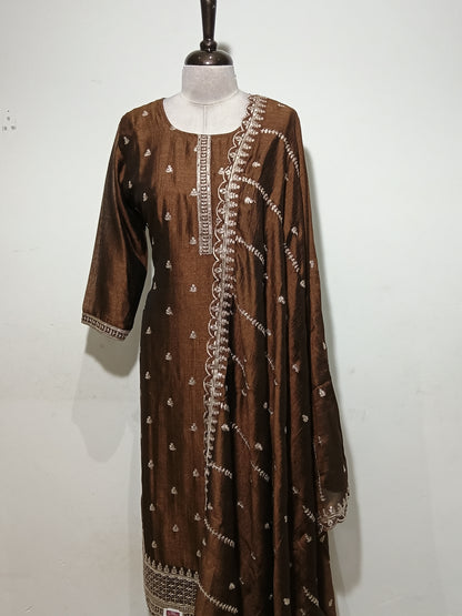 OFFER SALES READY TO WEAR SETS  -  IHA 35622