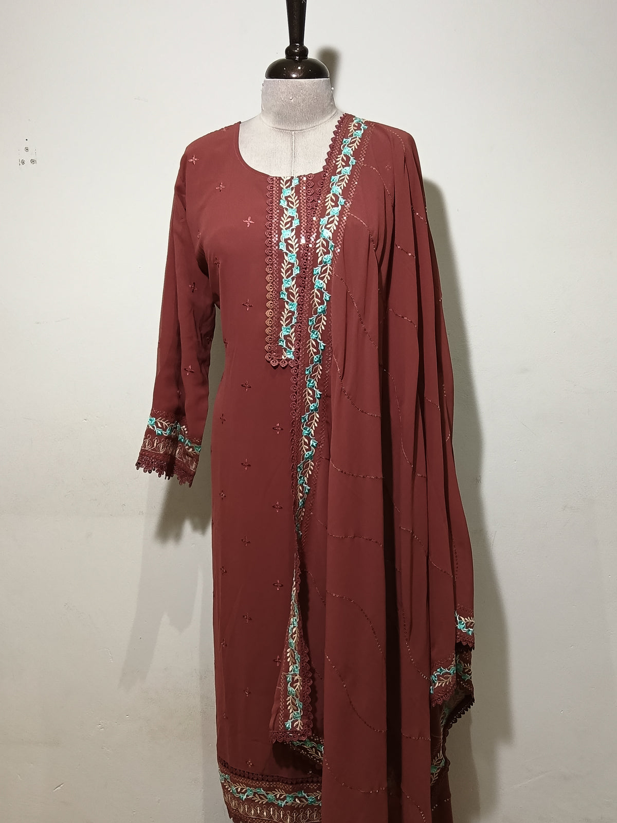 OFFER SALES READY TO WEAR SETS  -  IHA 35622