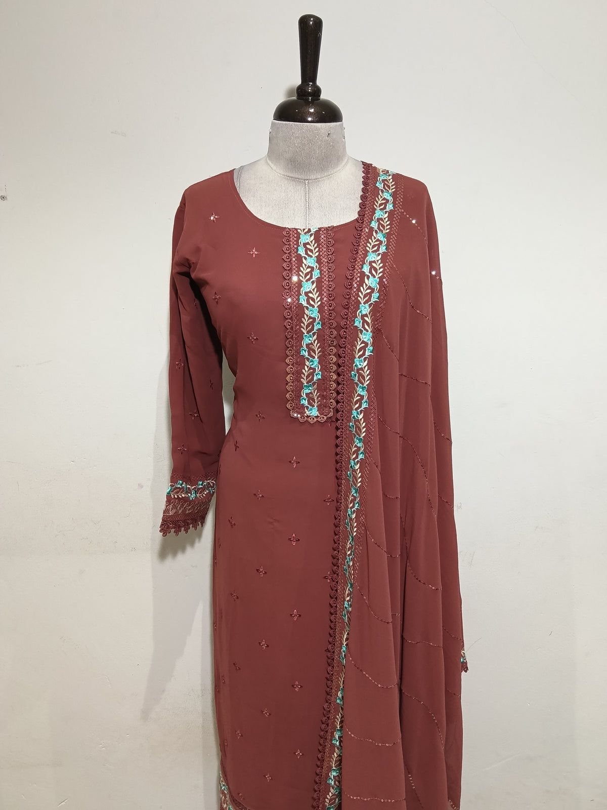 OFFER SALES READY TO WEAR SETS  -  IHA 35622