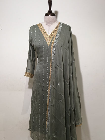 OFFER SALES READY TO WEAR SETS  -  IHA 35622
