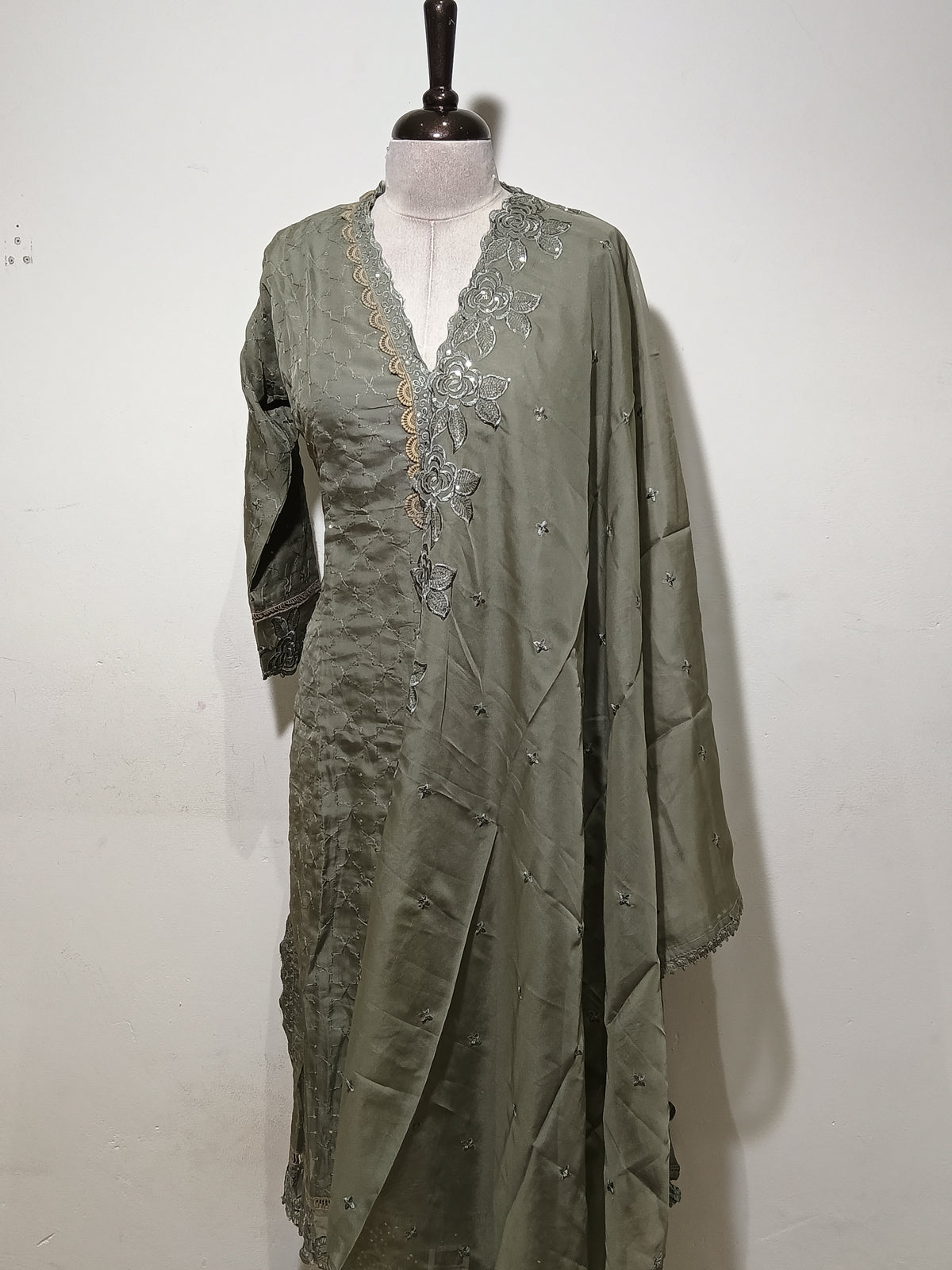 OFFER SALES READY TO WEAR SETS  -  IHA 35622