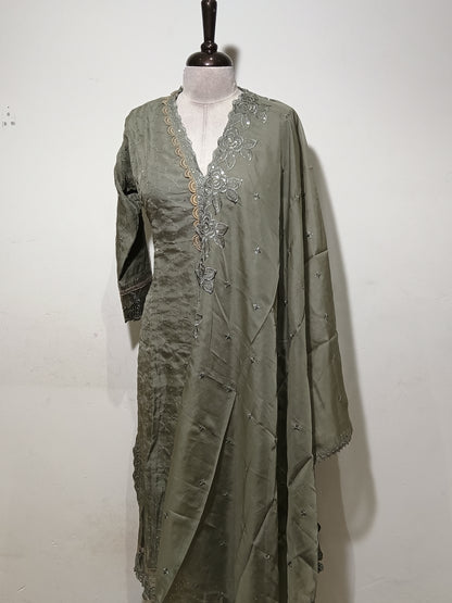 OFFER SALES READY TO WEAR SETS  -  IHA 35622