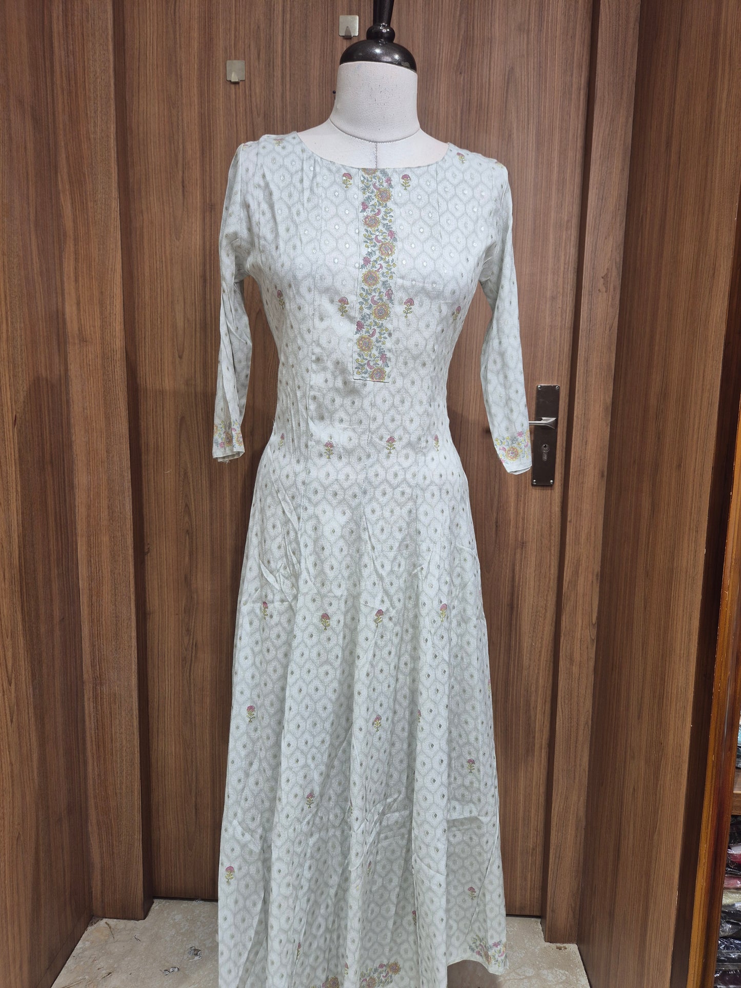 OFFER SALES TOPS COLLECTIONS  - IHA 26749