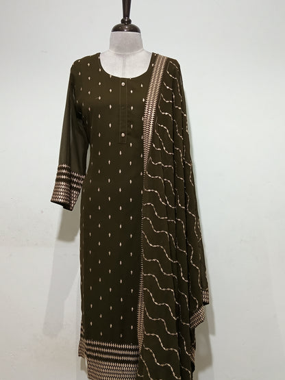 OFFER SALES READY TO WEAR SETS  -  IHA 35622