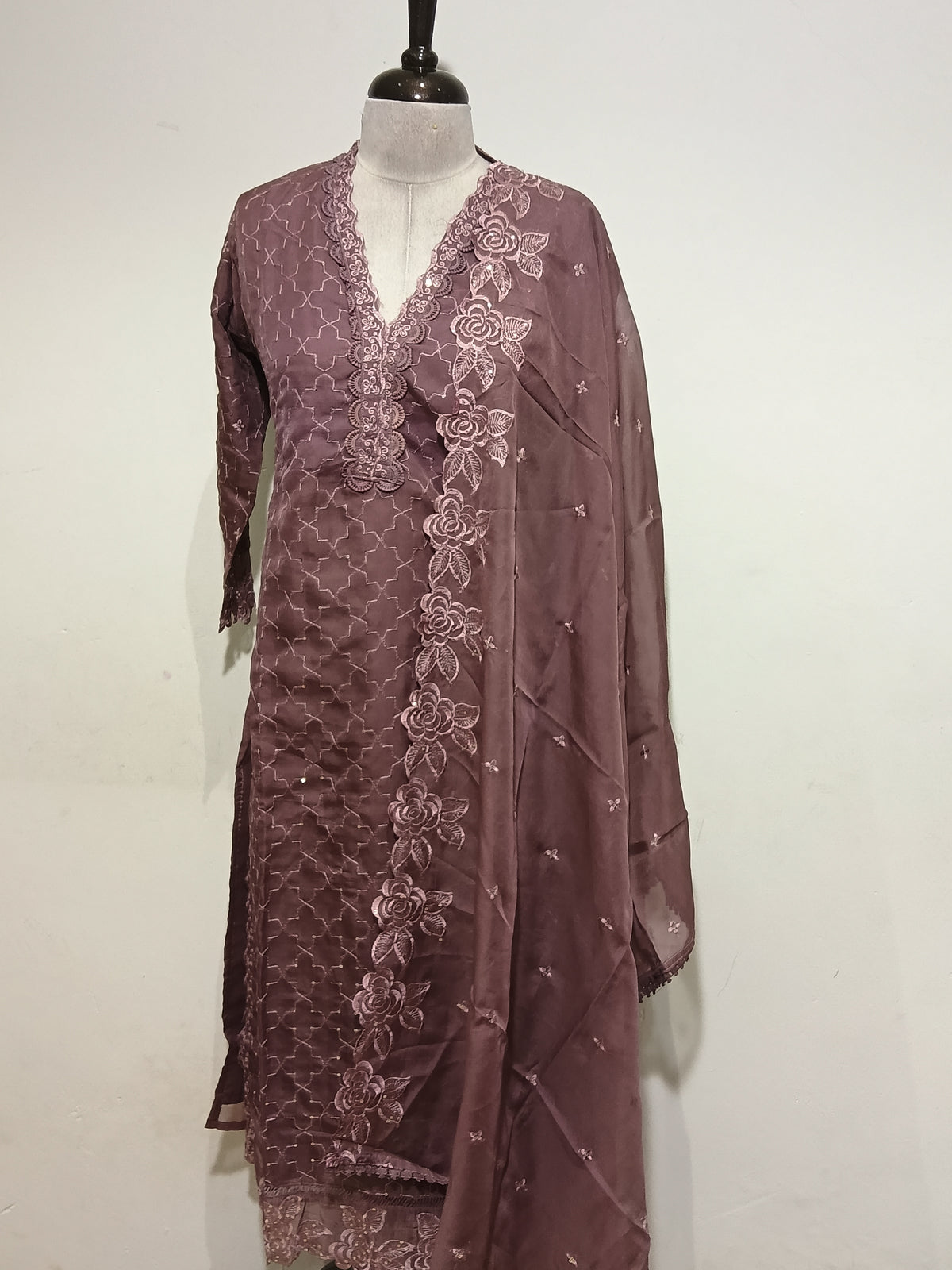 OFFER SALES READY TO WEAR SETS  -  IHA 35622